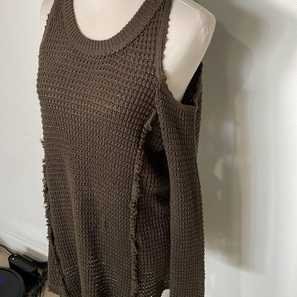 💜 Elan cold shoulder sweater 💜 - Picture 4 of 8